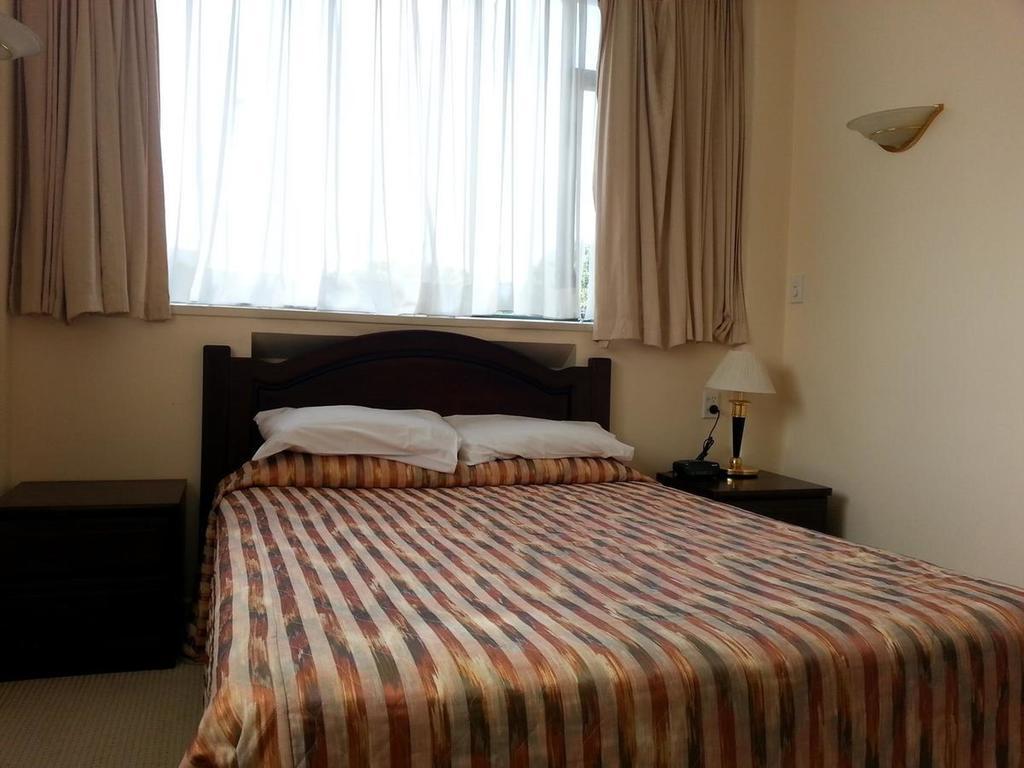 Riddiford Hotel Lower Hutt Room photo